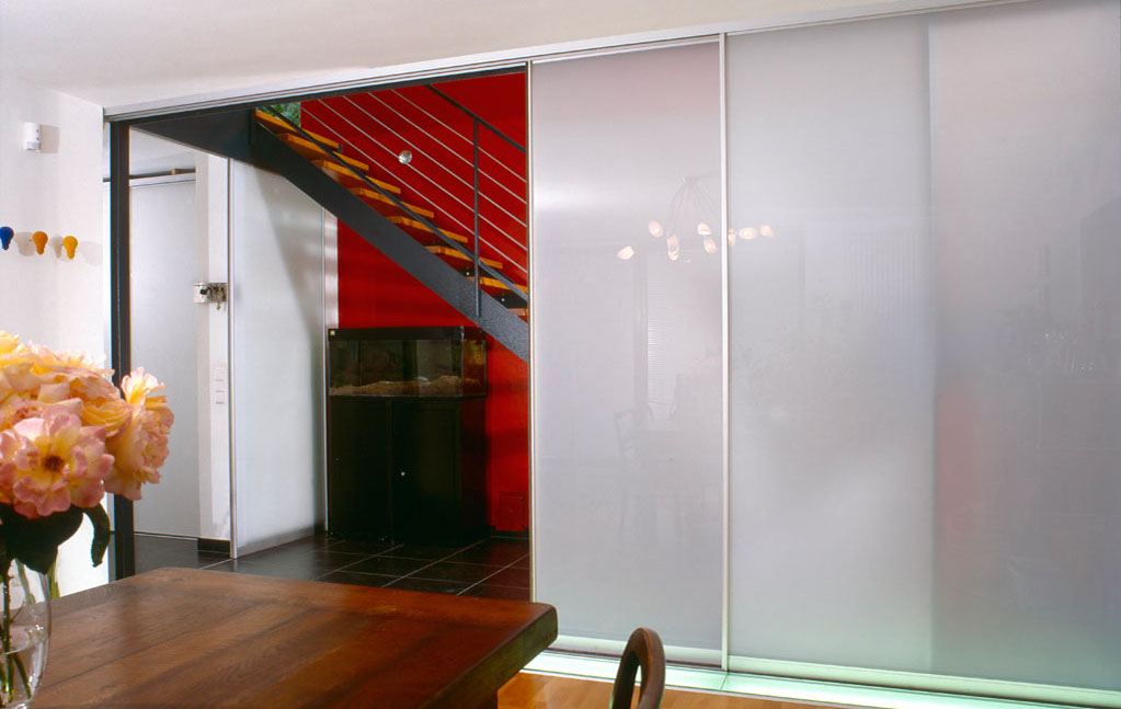 Raumteiler Arbeitszimmer Eichenhaus Gleittüren Schiebetüren Alu Glas  Gleittüren, Trennwände und Schrankmöbel von der Schreinerei WERNER AG im Eichenhaus Laufach